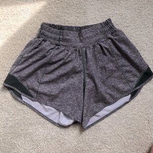 Lululemon Hotty Hot Low-Rise Lined Short 4" gray
